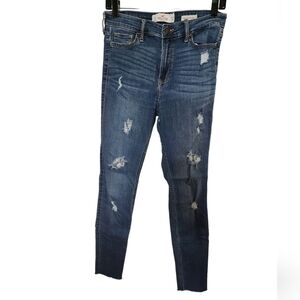 𝅺Hollister distressed skinny jeans‎
